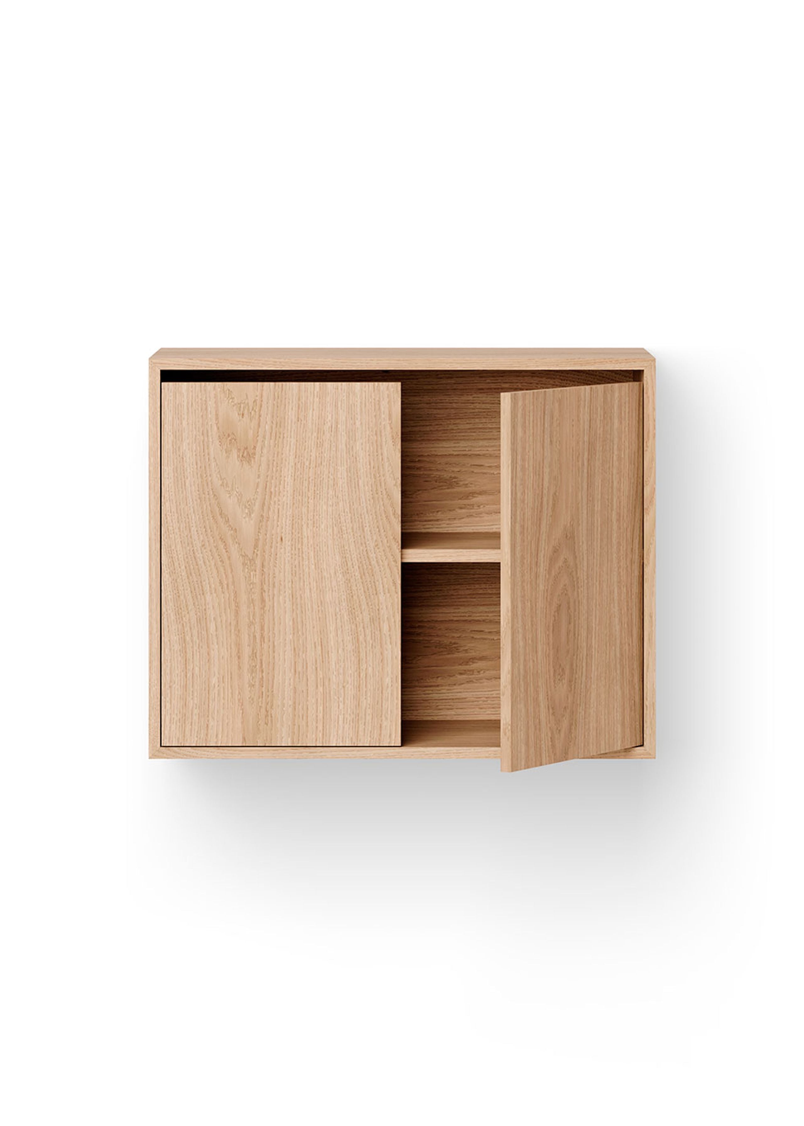 Cabinet Tall w. Doors